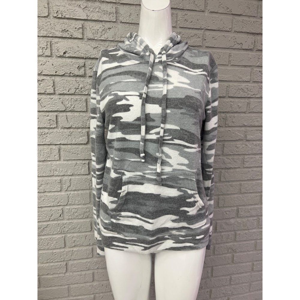 Love Charm Gray Camo Long Sleeve Sweater Size M